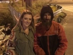 Evsiz adamın parasını çalan çifte dava