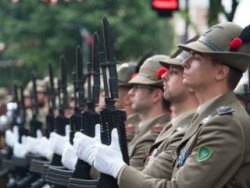 İtalya'da zorunlu askerlik geri gelsin teklifi