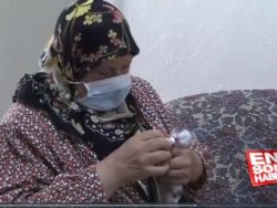 Kedi yavruları yatak odasında, kendileri çekyatta yatıyor