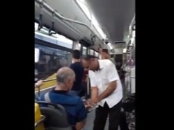 Otobüs şoföründen yolcuları kafa karıştırıcı hareket