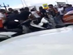 Taksim'de taksicilerle motorlu kuryenin kavgası