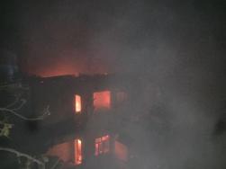 Artvin'de 3 katlı evde yangın