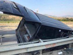 Bilecik'te vasıta bariyerlere çarptı