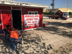 Hırsızlarla baş edemeyince afişle meslek öneri etti