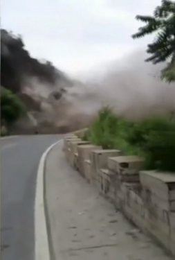 Çin’de dev toprak kayması