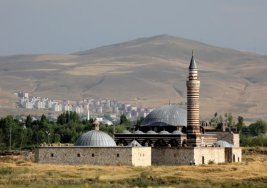 2700 yıllık kale ziyaretçilerini büyülüyor