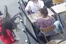 Fransa'da yoldan geçen kadına yumruk atan adam yakalandı