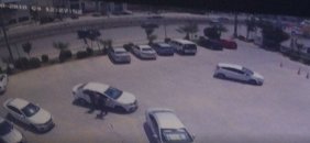 Lastiğini patlattıkları araçtan 100 bin lira çaldılar