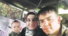 Astsubay Karakaya'nın eşi ve çocuğuyla son fotoğrafı