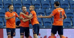Başakşehir, Akhisar Engelini 3 Golle Geçti!
