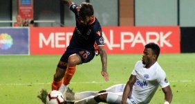 Başakşehir uzatmalarda yıkıldı