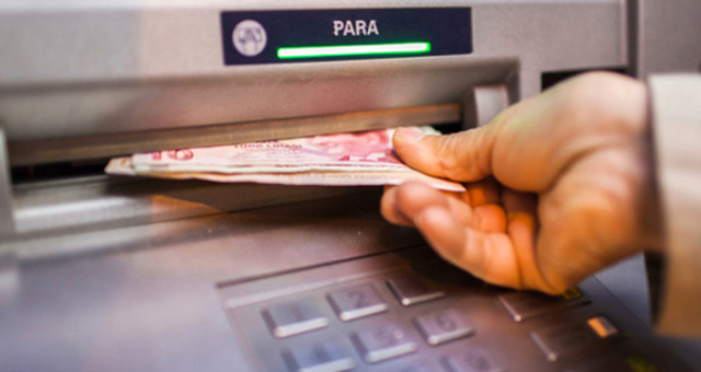 Cenazesini Bile Beklemedi! Amcası Öldükten 2 Dakika Daha Sonra Hesabını Boşalttı