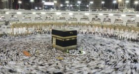 Milyonlarca Müslüman Minada iblis taşladı