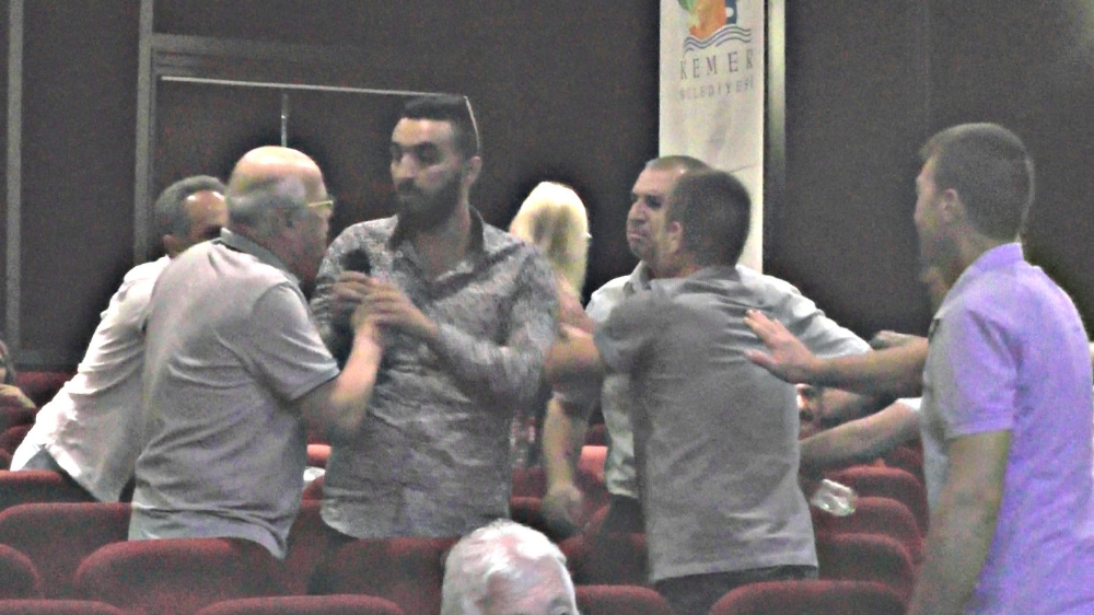 CHP toplantısında Muharrem İnce ’ye hakaret arbedesi