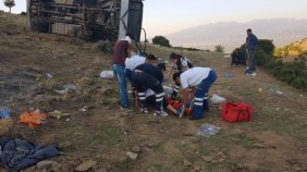 Işçi servisi şarampole yuvarlandı: 26 yaralı