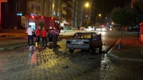 Kaza yapan şoför aracını bırakıp kaçtı otomobil alev aldı