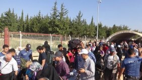 Suriyeliler son gün hudut kapısına akın etti