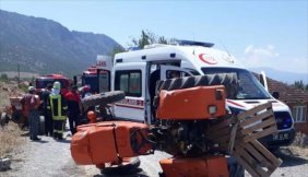 Denizli'de traktör devrildi: 1 ölü 2 yaralı