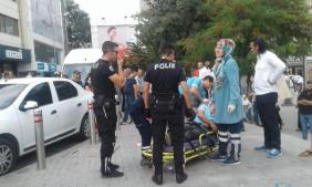 Tacizci sanıp sırtına şişeyle vurdular