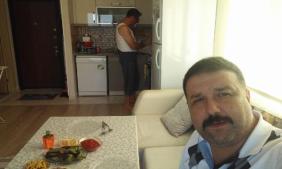 Zabıta memuru, arkadaşını 10 yerinden bıçakladı