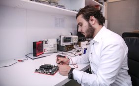 Türk Girişimci Yerli İmkanlarla Elektronik Esas Kart Üretti