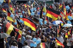 Almanlar ırkçılığı büyük problem olarak görüyor