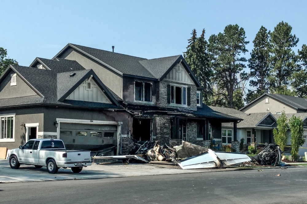 ABD'de pilot, uçakla evine çarparak intihar etti