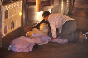 Acılı anne, kazada ölen oğlunu uyandırmaya çalıştı