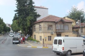 Antalya'da soyguncular evine girdikleri kadını dövdü