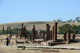 Dünyanın en büyük Türk İslam mezarlığı: Ahlat Selçuklu