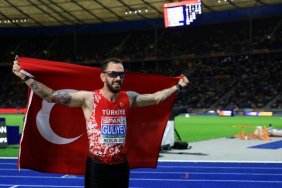 Erdoğan Guliyev'i tebrik etti