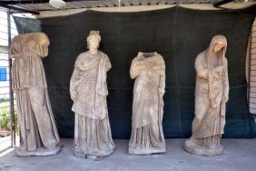 Magnesia Antik Kenti'nde 2 bin yıllık 6 heykel bulundu