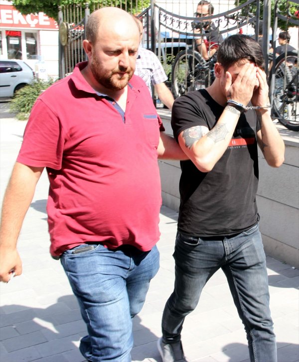 Aranan hırsız tatil yaptığı esnada yakalandı