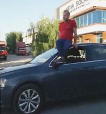 Otomobili tavanına oturup kullanan şoför: Pişmanım