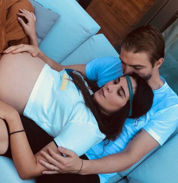 Şükran Ovalı kızını Sezen Aksu şarkısıyla çağırdı