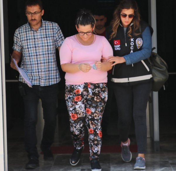 Fuhuş bahanesiyle buluştuğu kişileri gasbetti