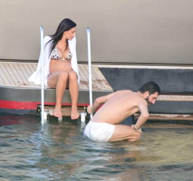 6.5 aylık gebe Aslıhan Turan bikini giydi