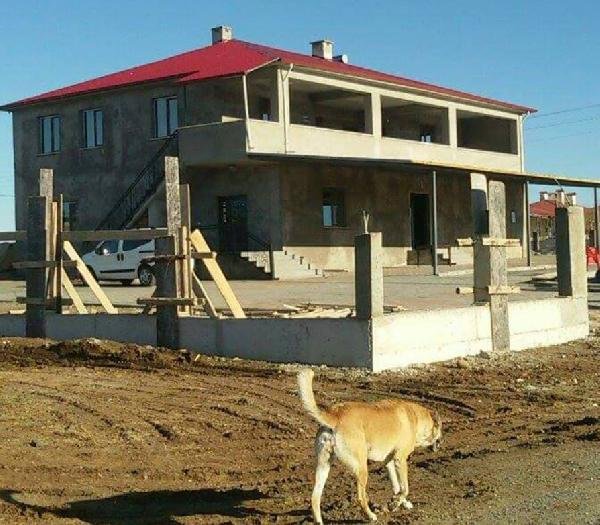 Komşu köye kütüphane yaptırdı