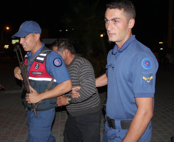 Kendini hırsızlıkla suçlayan kişiyi öldürdü