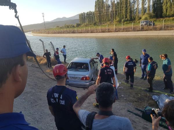 Cenazeden dönen çift, kazada boğuldu