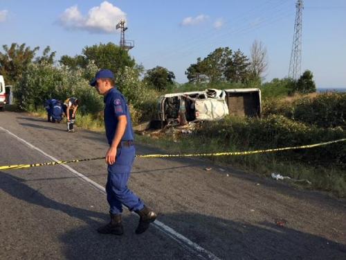 Karpuz yüklü kamyonet takla attı: 1 ölü, 2 zarar görmüş