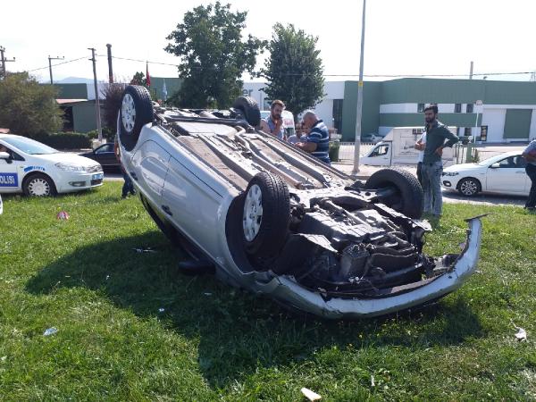 Takla atan otomobilden bere almadan çıktı