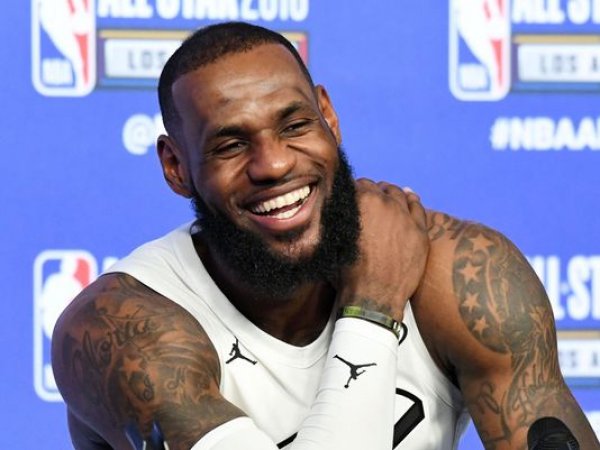 Trump, LeBron James’e aptal dedi