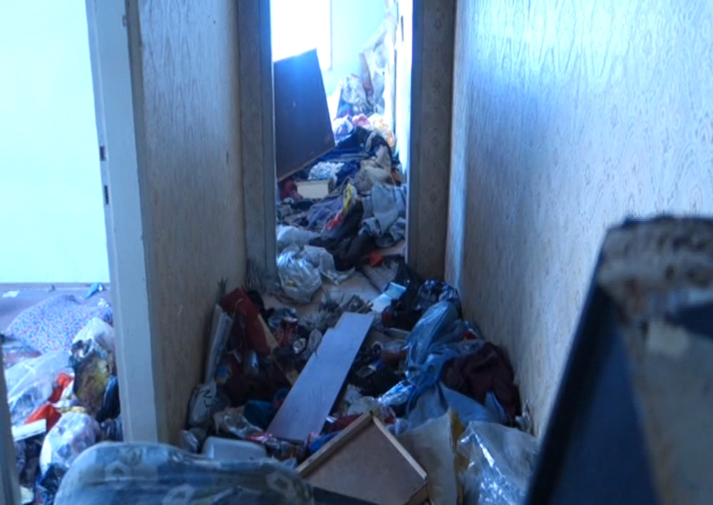 İstanbul ’da 5 katlı binadan çöp ev çıktı