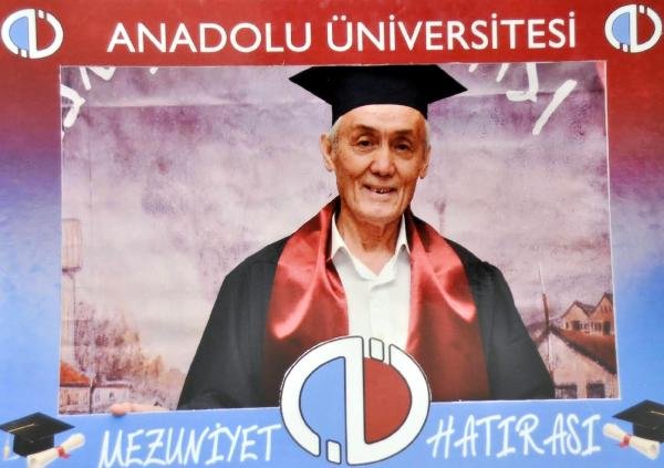 72 yaşında ikinci üniversiteyi bitirdi