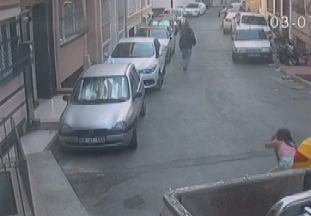 Taksim’de kadınları yerde sürükleyen zanlılar yakalandı