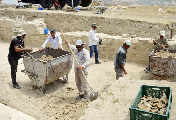 2 bin yıllık sokak gün yüzüne çıkıyor