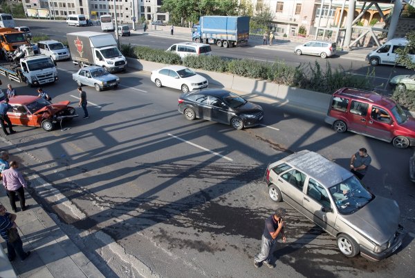 Ankara’da zincirleme kaza trafiği kilitledi