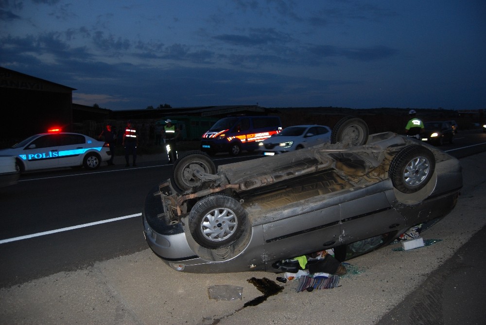 4 kişilik aile, takla atan araçtan bere almadan çıkarıldı