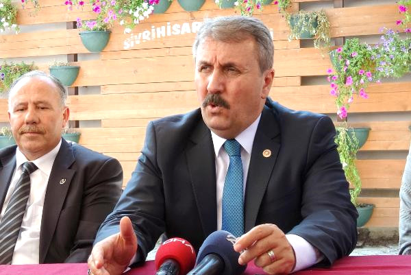 Destici: Yunanistan Zeytin Dalını Yargı Etmiyor